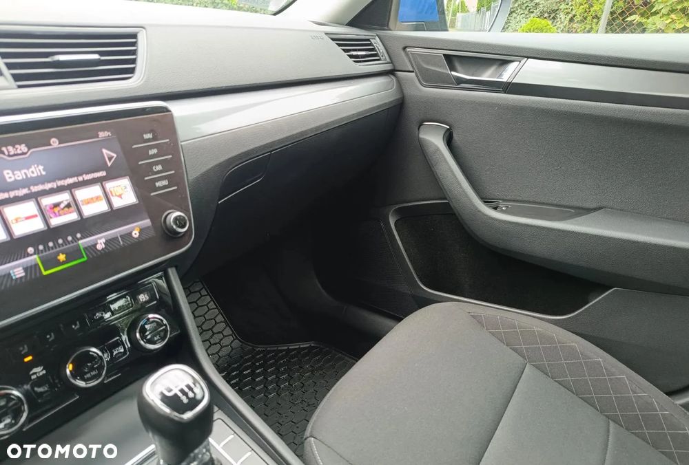 Skoda Superb 2.0 TDI Ambition - 28
