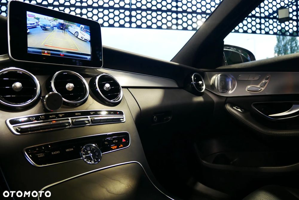 Mercedes-Benz Klasa C 300 7G-TRONIC - 26
