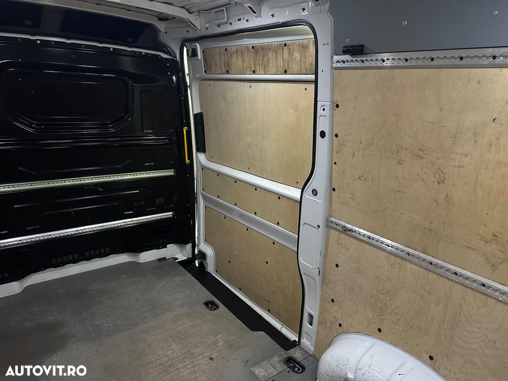 Volkswagen Crafter - 38