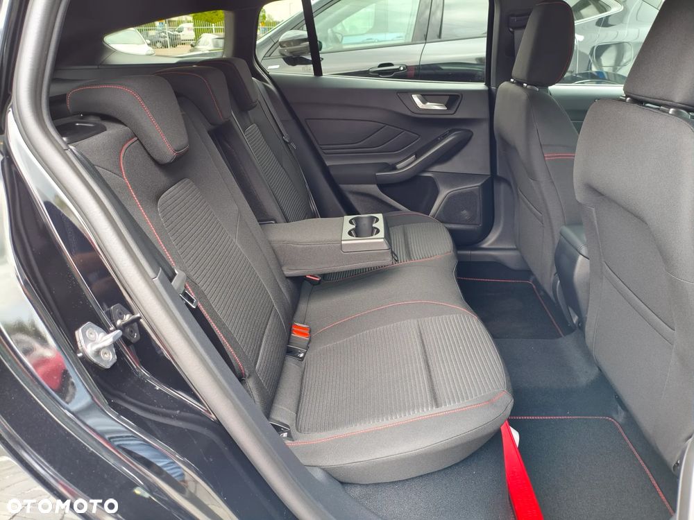 Ford Focus 1.0 EcoBoost mHEV ST-Line X - 36