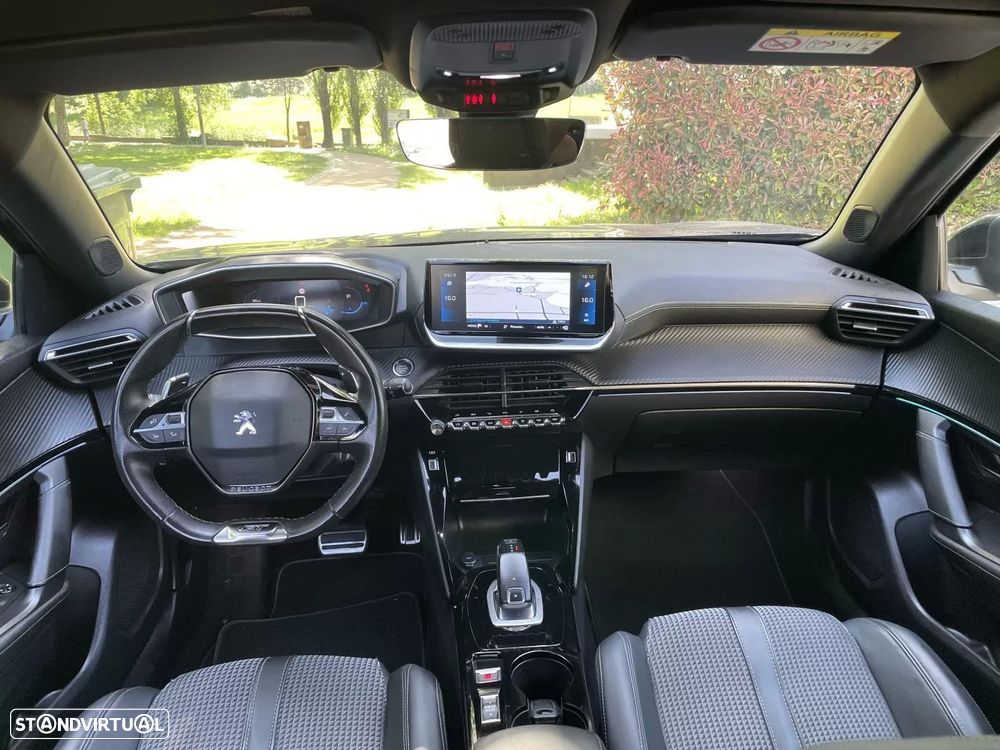 Peugeot 2008 PureTech 130 EAT8 GT - 12