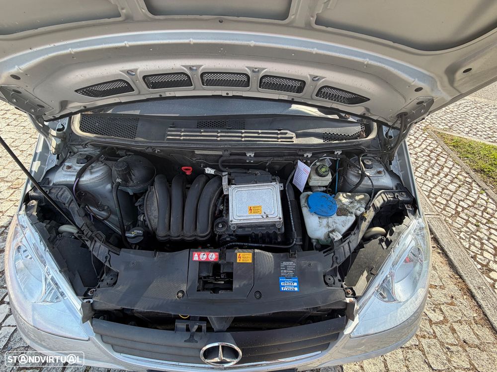 Mercedes-Benz A 150 Classic Edition 10 - 11