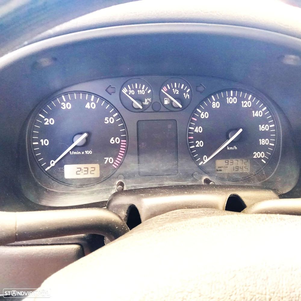 Volkswagen Polo 1.0 Confortline — fotografia 9