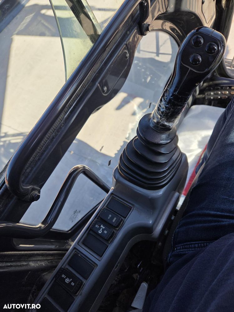 Hitachi ZX250LCN-6, 2020, 9.449h, 27,3t, cupa 1,55mc, Ingust latime 2,99m, camera spate, camere laterale, inst picon, consum mediu 9,8l/h, ridica 13t, motor Isuzu 173CP, 3 pompe hidr HITACHI, 3 camere, produs in JAPONIA, leasing 4 ani-PROMOTIE 68.900 EUR+tva - 8