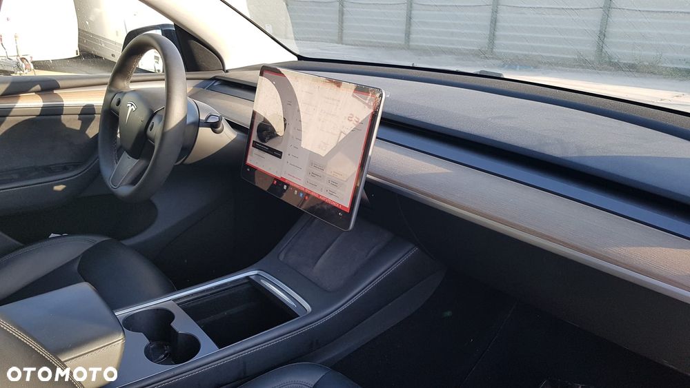 Tesla Model Y - 9