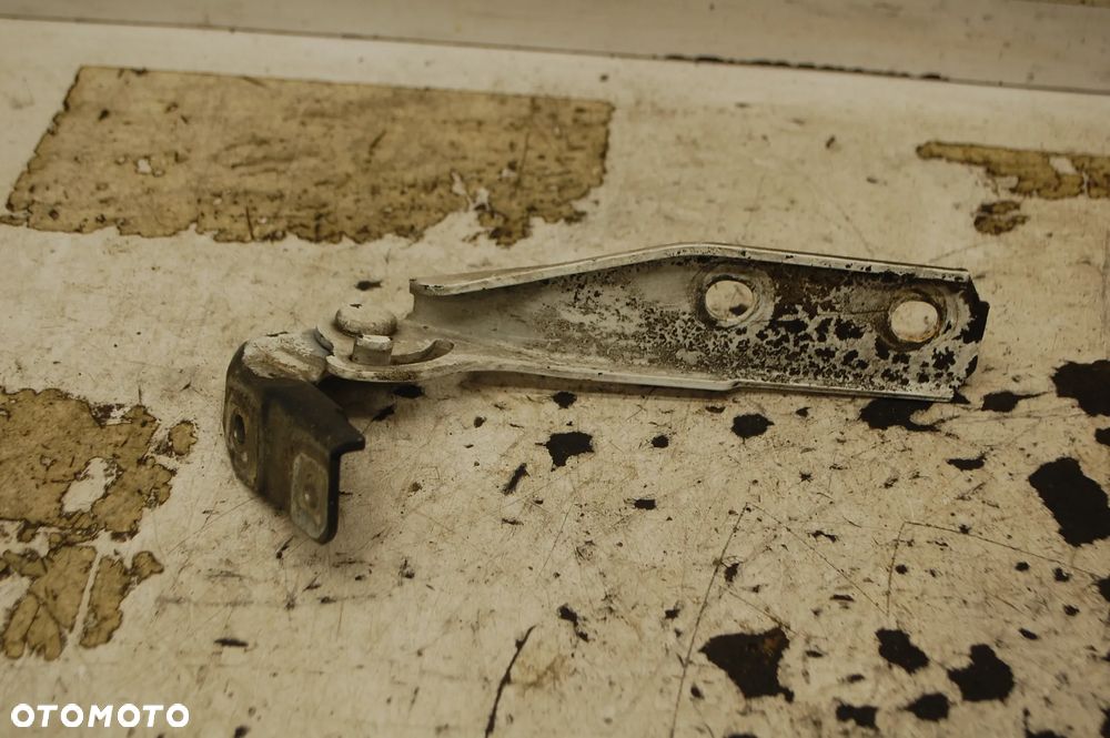 ZAWIAS MASKI LEWY PRAWY PRZÓD PRZEDNI 8P0823302 8P0823301 AUDI A3 8P LY3J - 8