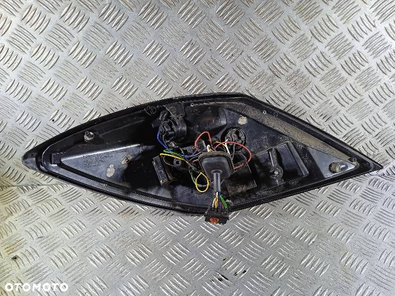 LAMPA PRAWA TYLNA OPEL ASTRA H - 2