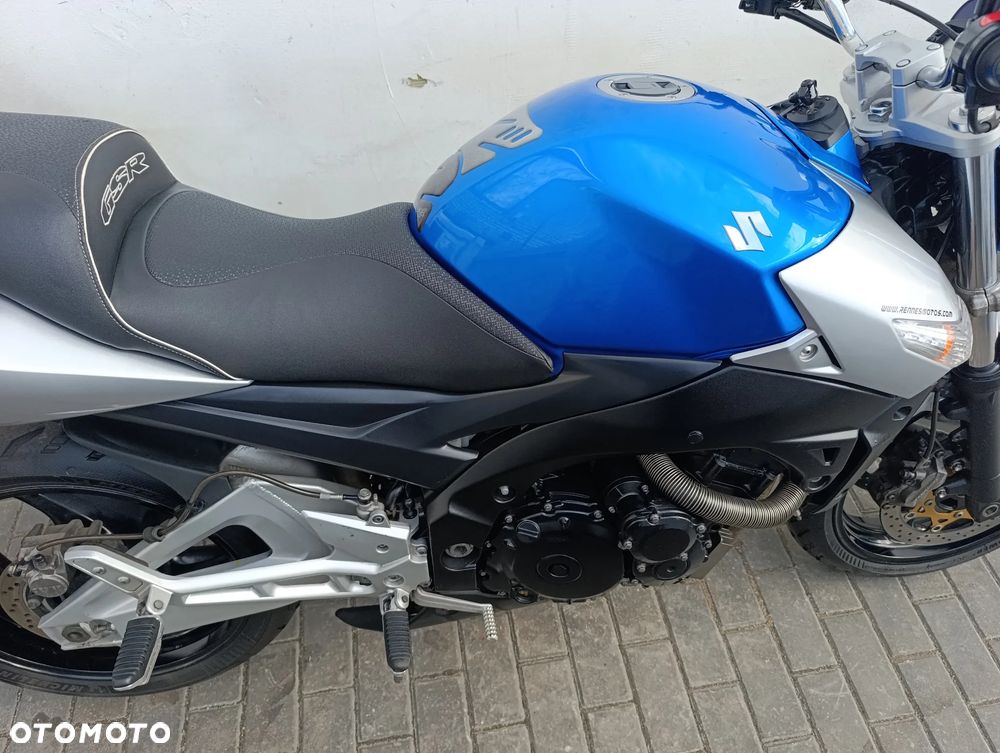 Suzuki GSR - 13