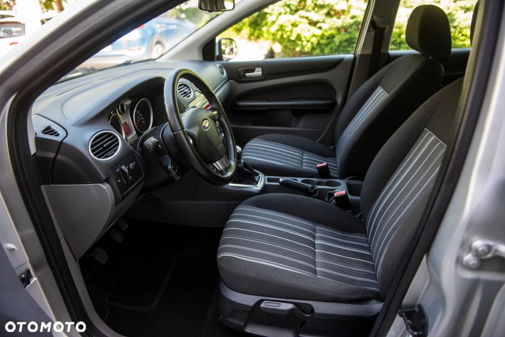 Ford Focus 1.6 16V Style - 17