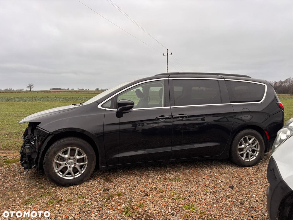 Chrysler Pacifica - 1