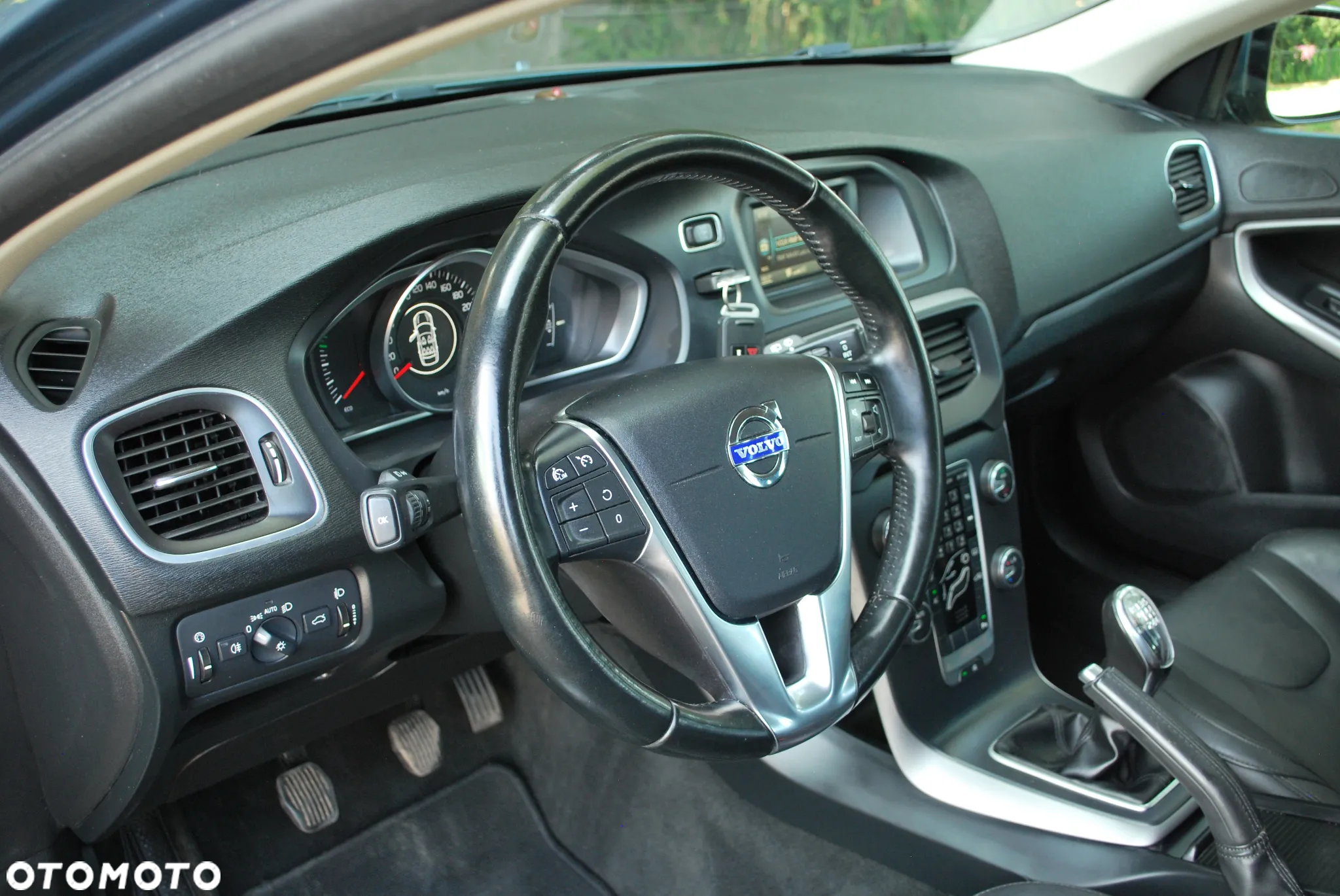 Volvo V40 T2 Momentum - 13