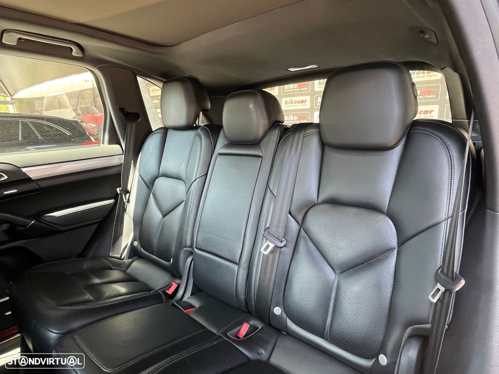 Porsche Cayenne Standard - 50