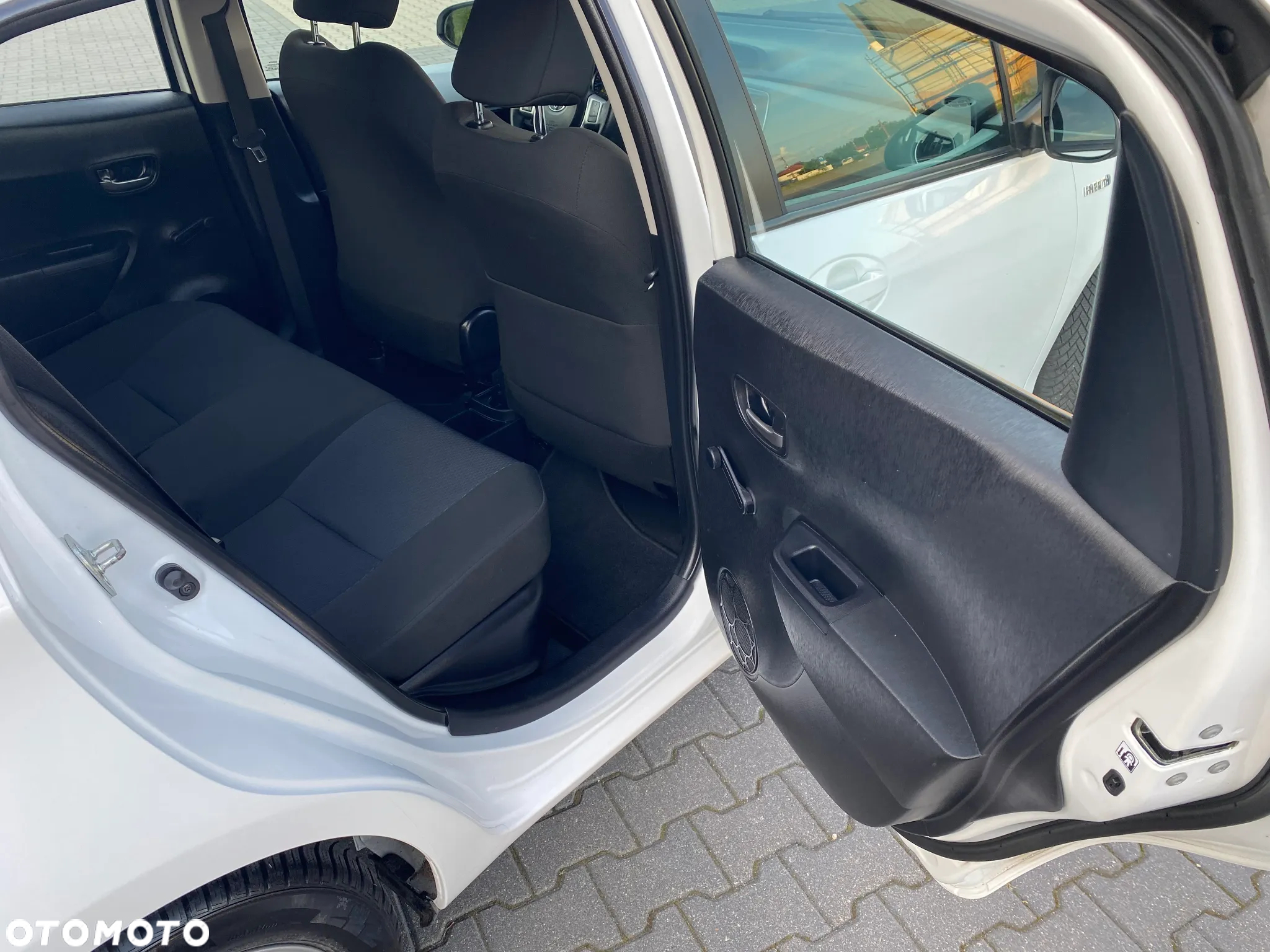 Toyota Yaris Hybrid 100 Premium - 37