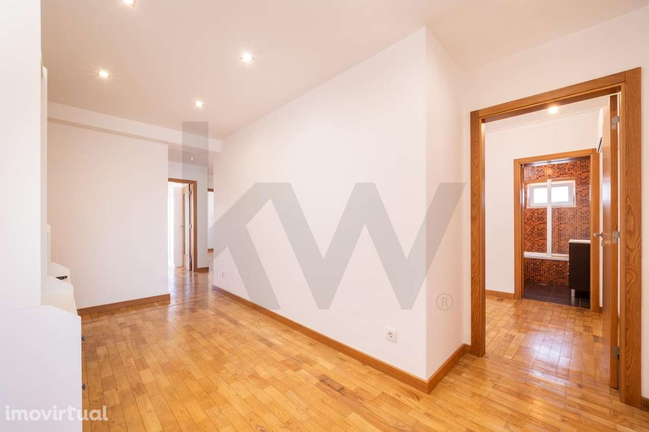 Apartamento T4  – Garagem e Churrasqueira - Alto dos Barreiros, Santa - Grande imagem: 2/30