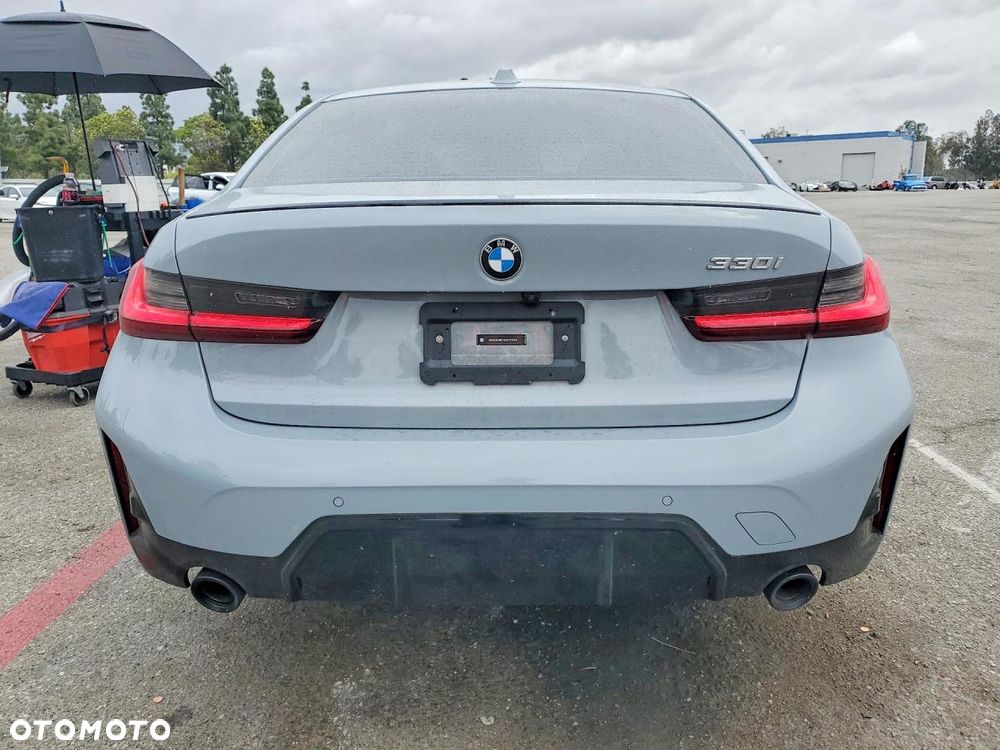 BMW Seria 3 330i M Sport - 6