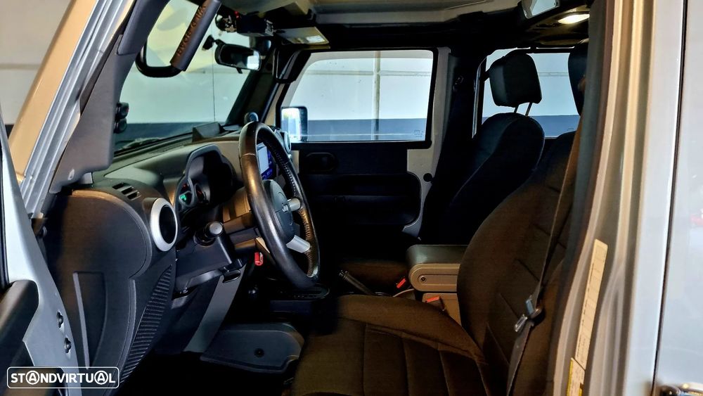 Jeep Wrangler 2.8 CRD ATX Sport - 22
