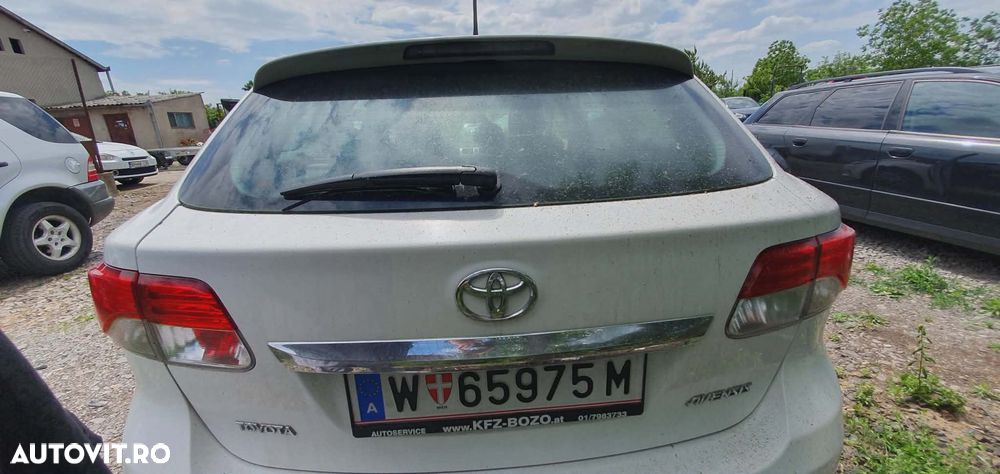 Toyota Avensis 2.0 D-4D Executive - 8