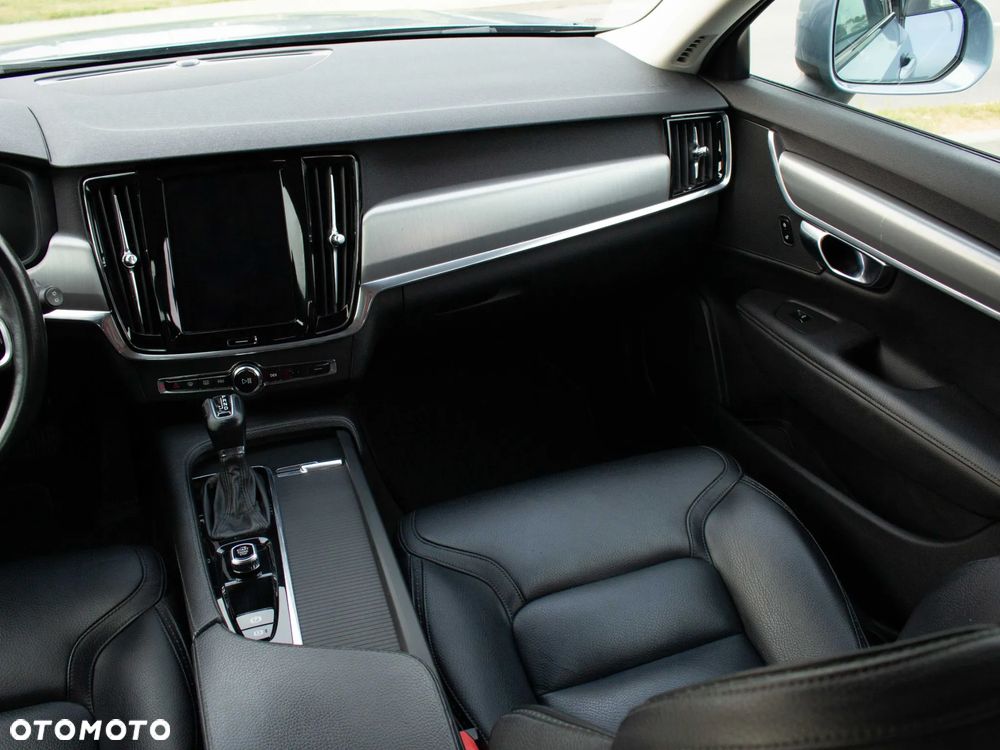 Volvo V90 D4 AWD Momentum - 26