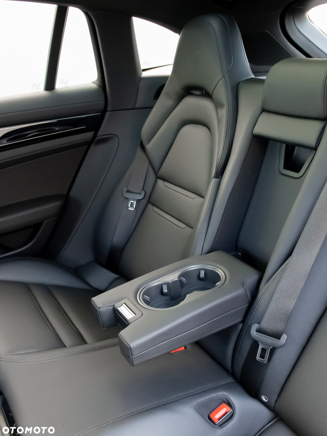 Porsche Panamera 4 10 Years Edition - 36