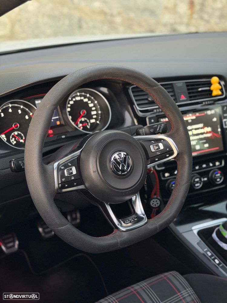 VW Golf 2.0 TSi GTi - 16
