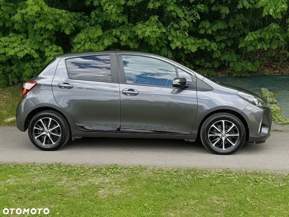 Toyota Yaris Hybrid 100 Premium - 9