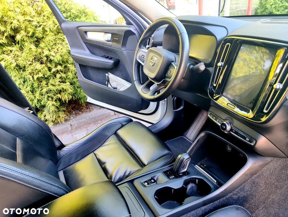 Volvo XC 40 D4 AWD Momentum - 9