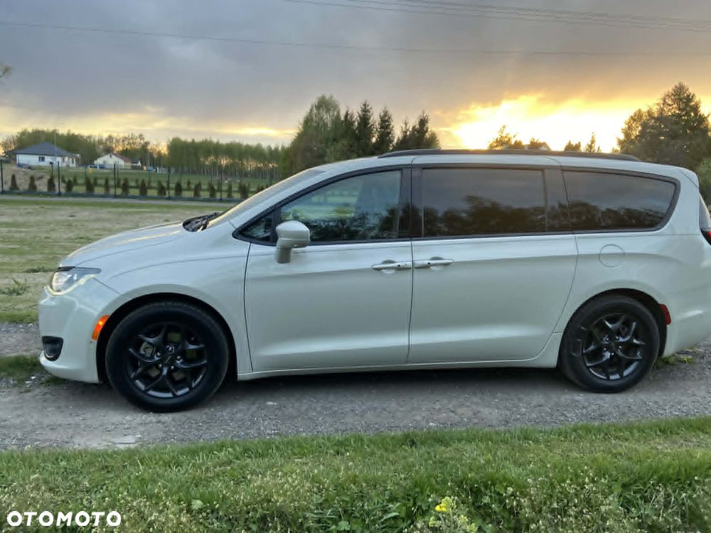 Chrysler Pacifica - 3