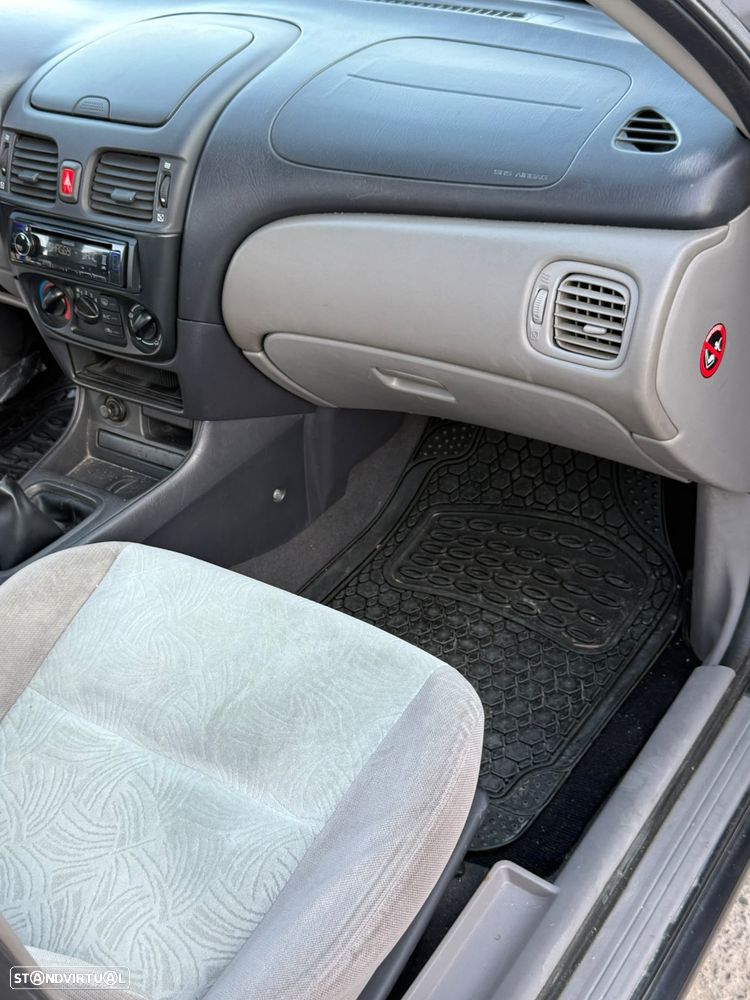 Nissan Almera 1.5 Luxury - 11