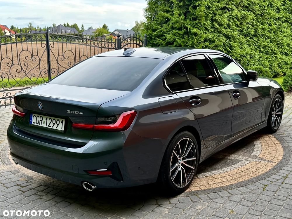 BMW Seria 3 330e Luxury Line sport - 19