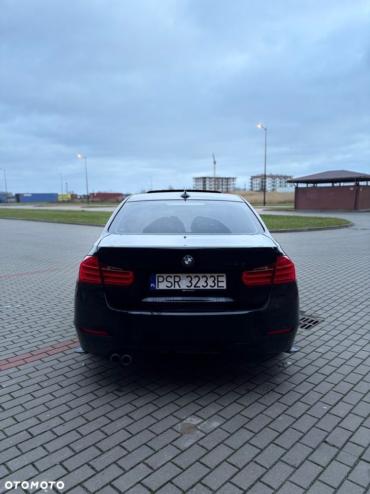 BMW Seria 3 328i xDrive Luxury Line - 7