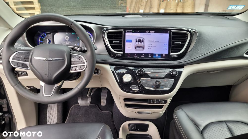 Chrysler Pacifica - 8