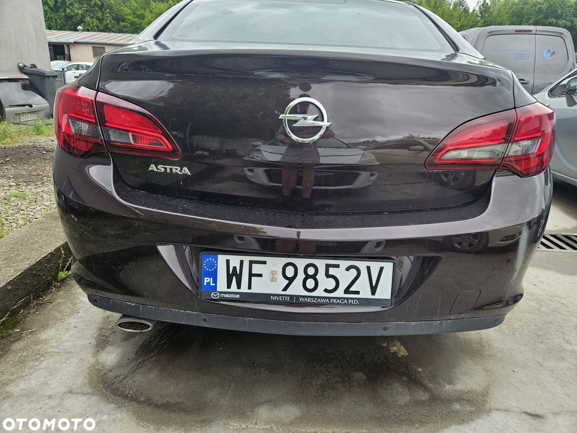 Opel Astra J sedan klapa bagażnika - 2