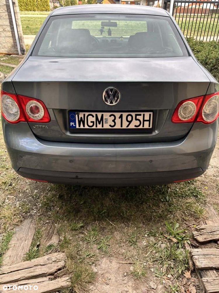 Volkswagen Jetta 1.6 FSI Comfortline - 5