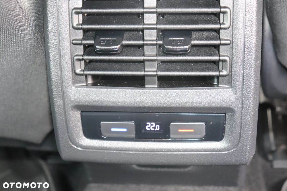 Volkswagen Golf VIII 2.0 TDI Life Plus - 32