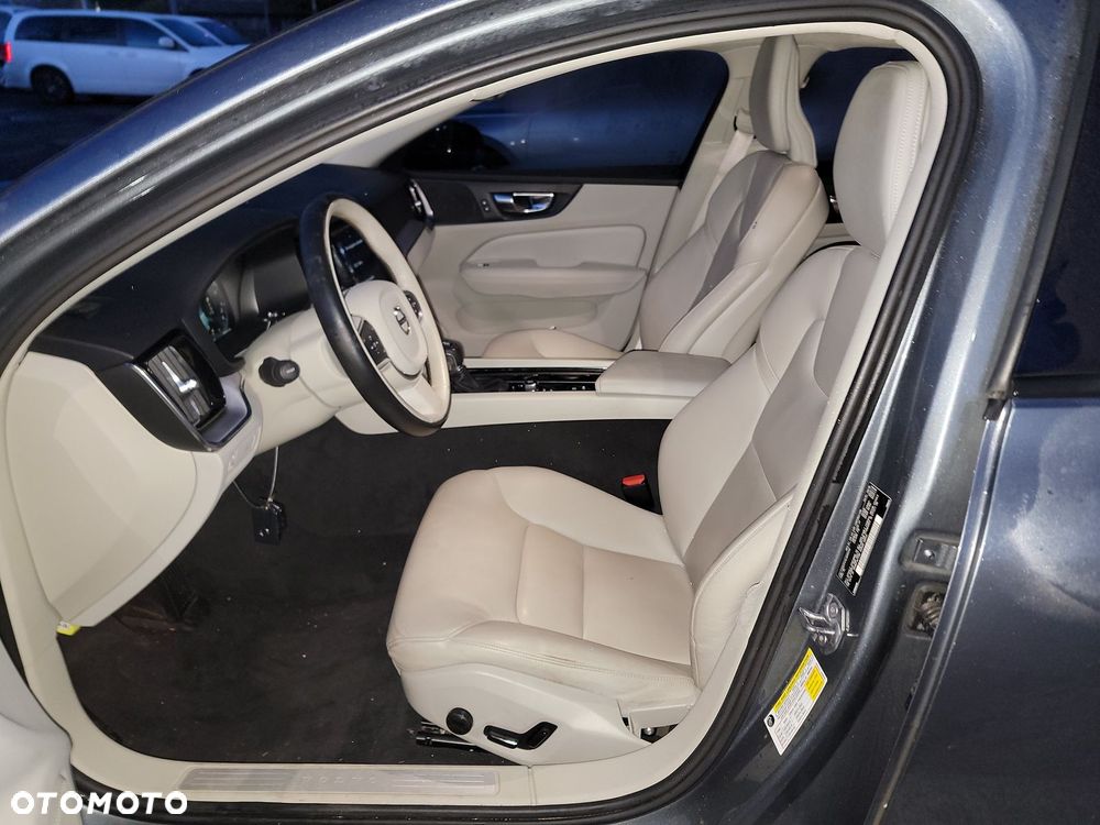 Volvo S60 T5 AWD Momentum Pro - 7