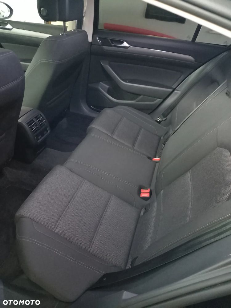 Volkswagen Passat 2.0 TDI BMT City - 12