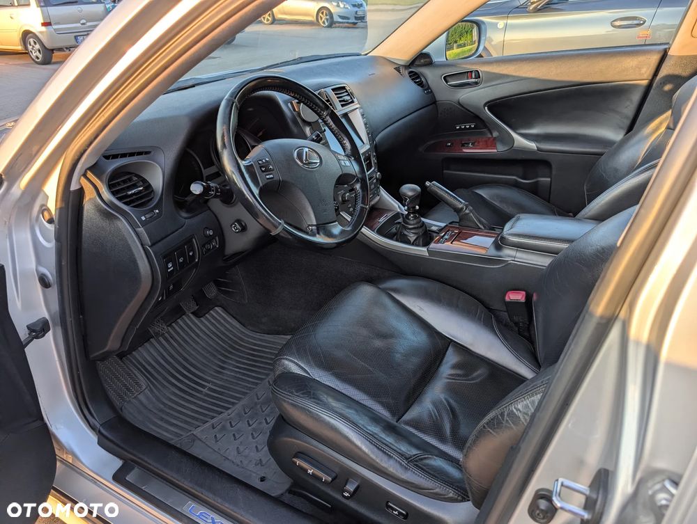 Lexus IS 220 D Prestige - 14