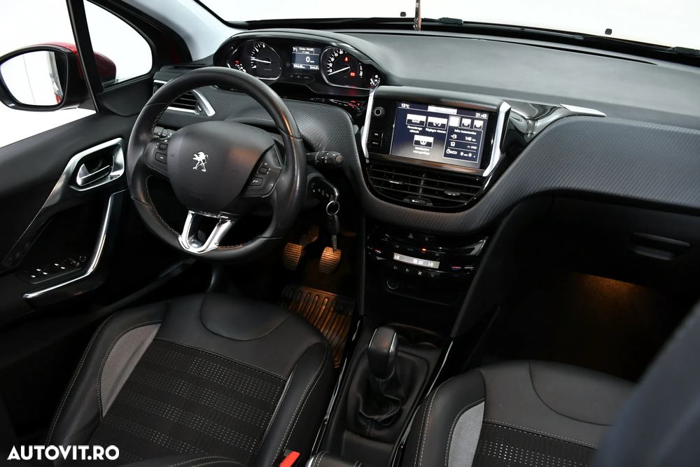 Peugeot 2008 1.2 L PureTech Turbo S&S Allure - 5