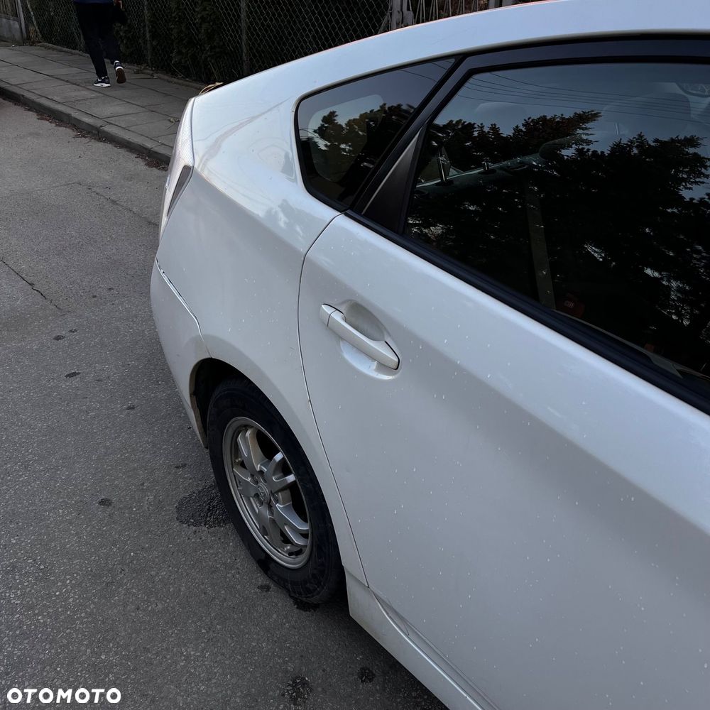 Toyota Prius - 4