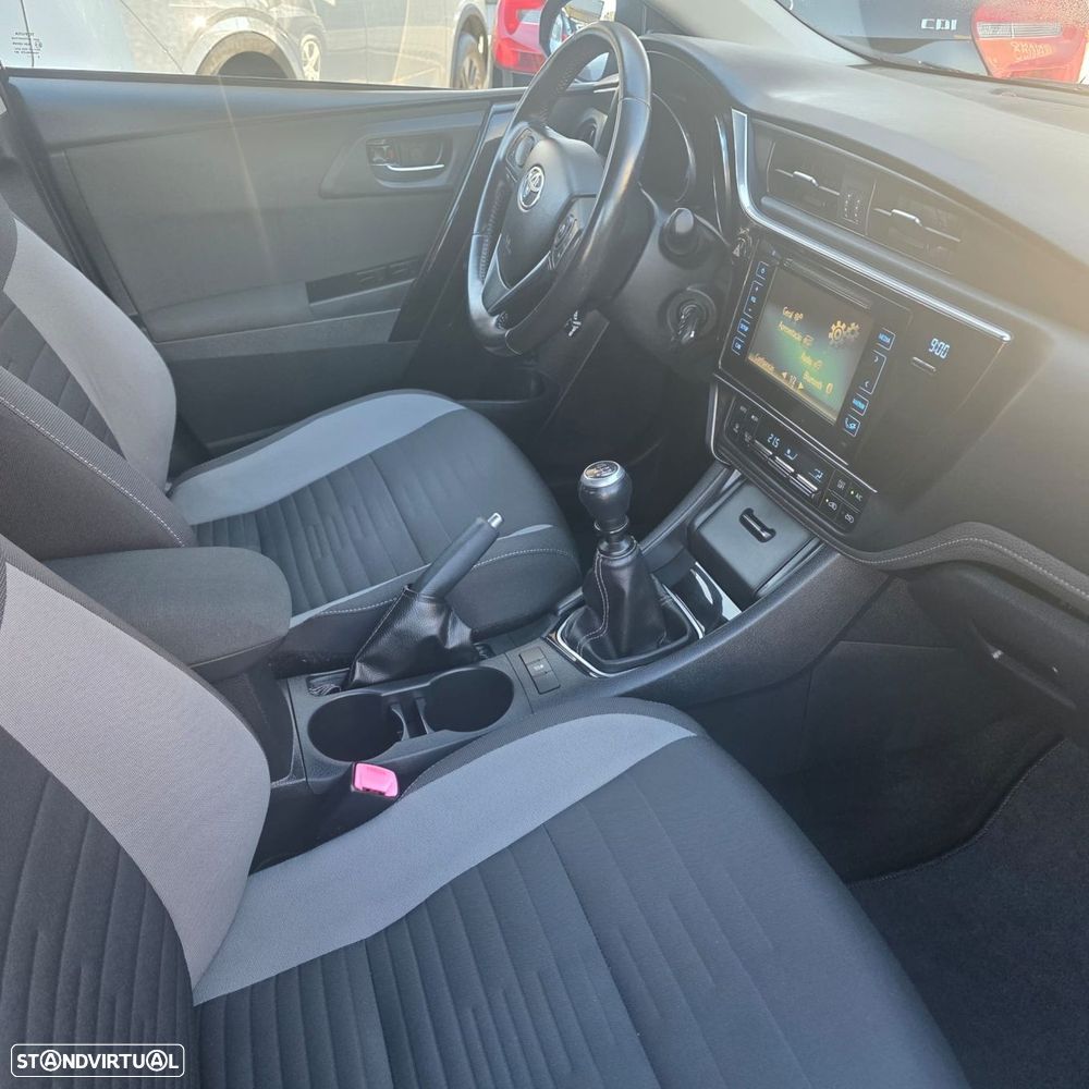 Toyota Auris 1.4 D-4D Comfort+Pack Sport - 29