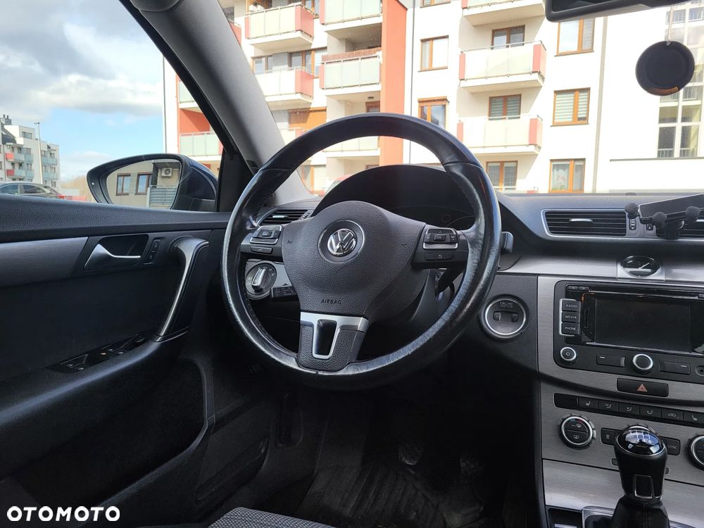 Volkswagen Passat 2.0 TDI Highline - 28