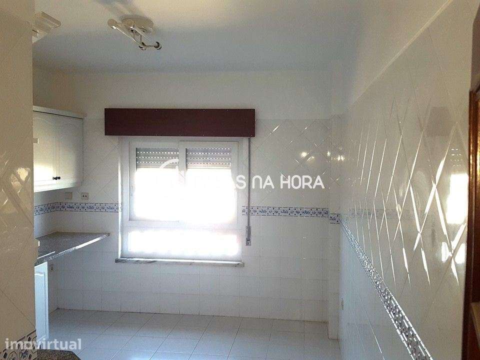 Setúbal, MonteBelo Norte, T2 com duas varandas e vista desafogada. - Grande imagem: 5/21