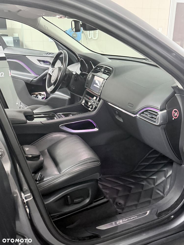 Jaguar F-Pace 2.0 i4D RWD R-Sport - 8