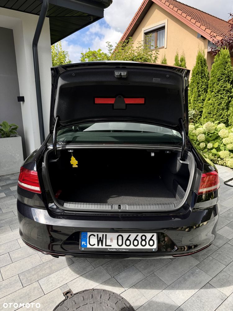 Volkswagen Passat - 8