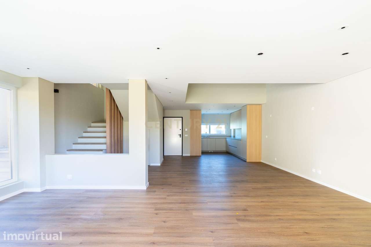 Moradia T4 com piscina e jardim | 4 suites | Caparica - Grande imagem: 2/20