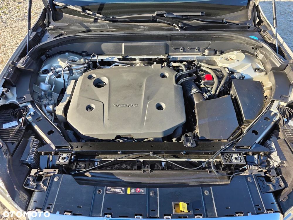 Volvo XC 60 B4 D Momentum - 24