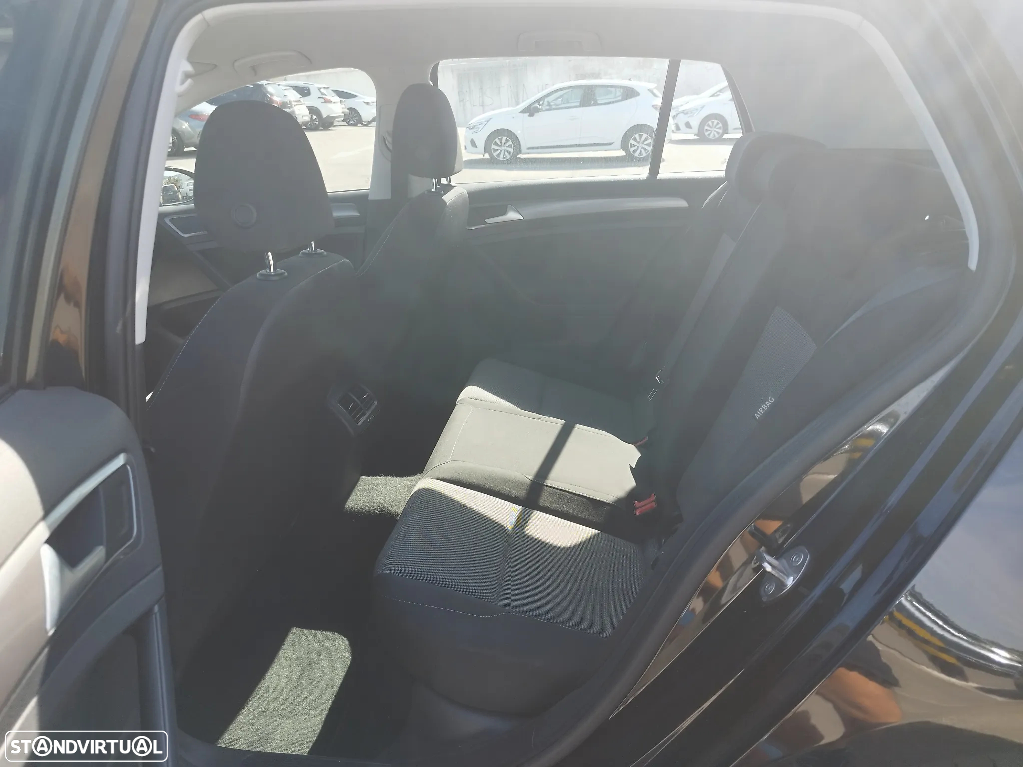 VW Golf 1.6 TDi Confortline - 16