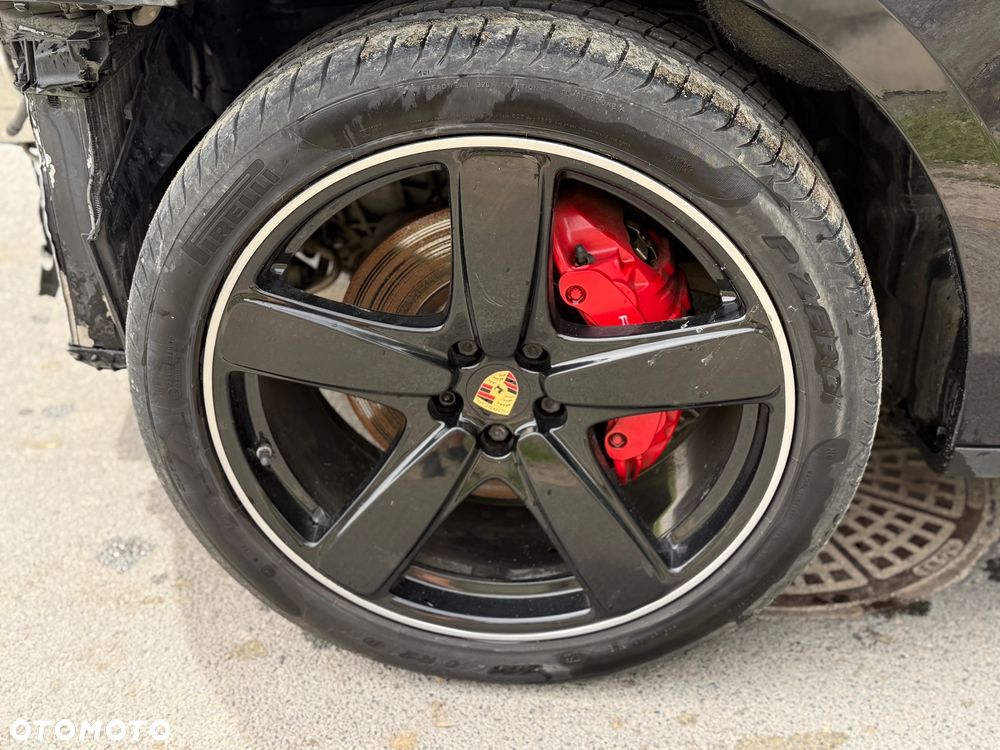 Porsche Macan Turbo PDK - 21