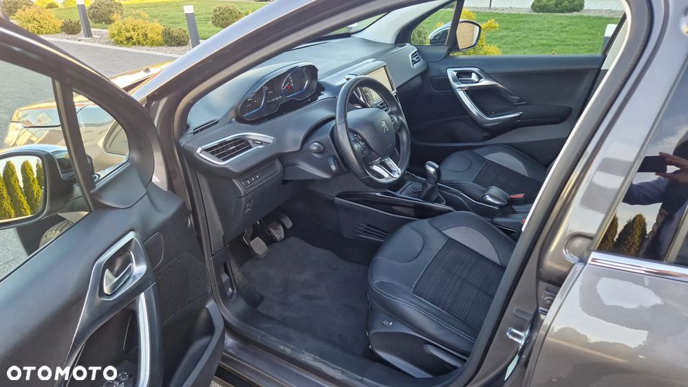 Peugeot 2008 1.6 BlueHDi Allure S&S - 18