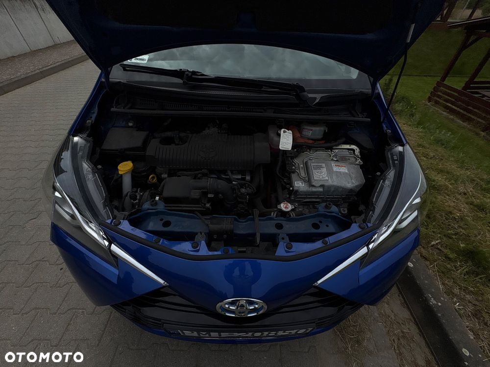 Toyota Yaris Hybrid 100 Selection - 13